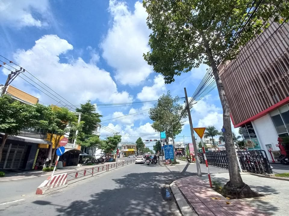 Nhà Mặt Tiền Lê Văn Phẩm Mỹ Tho 99m² - Kinh Doanh Đắc Lợi, Giá 8 Tỷ