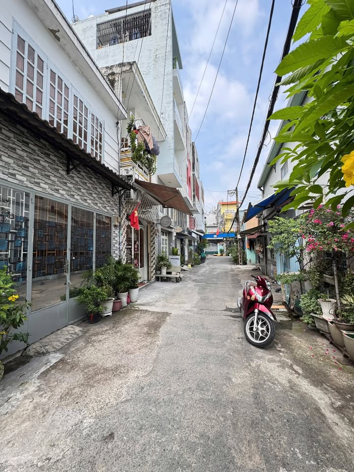 Nhà 4.3 Tỷ, Hẻm 6m Dương Thiệu Tước, Tân Phú - 32m², 2PN, Sổ Hồng Riêng