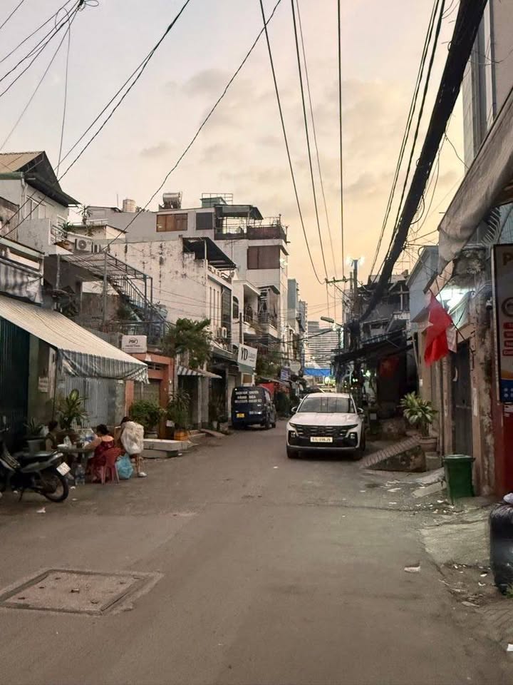 Nhà Phố Ngang Khủng 50m² Hàng Xanh, Bình Thạnh - Giảm Sốc 1.8 Tỷ! Chỉ 6.2 Tỷ