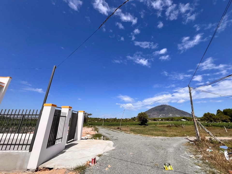 Nhà 150m² View Núi Bà Đen - Thổ Cư Xã Phan, Dương Minh Châu Giá Thỏa Thuận