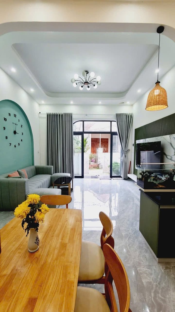 Nhà 105m² Hẻm 180 Hoàng Hoa Thám, Quảng Phú - Sẵn Sàng Dọn Vào Ở Ngay!