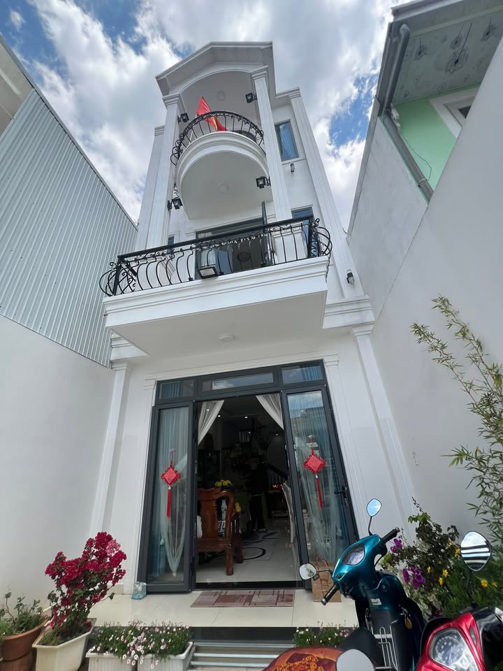 Nhà 96m² Kim Đồng, Đà Lạt - Hẻm Oto, Sân Đậu 7 Chỗ, 3PN VIP