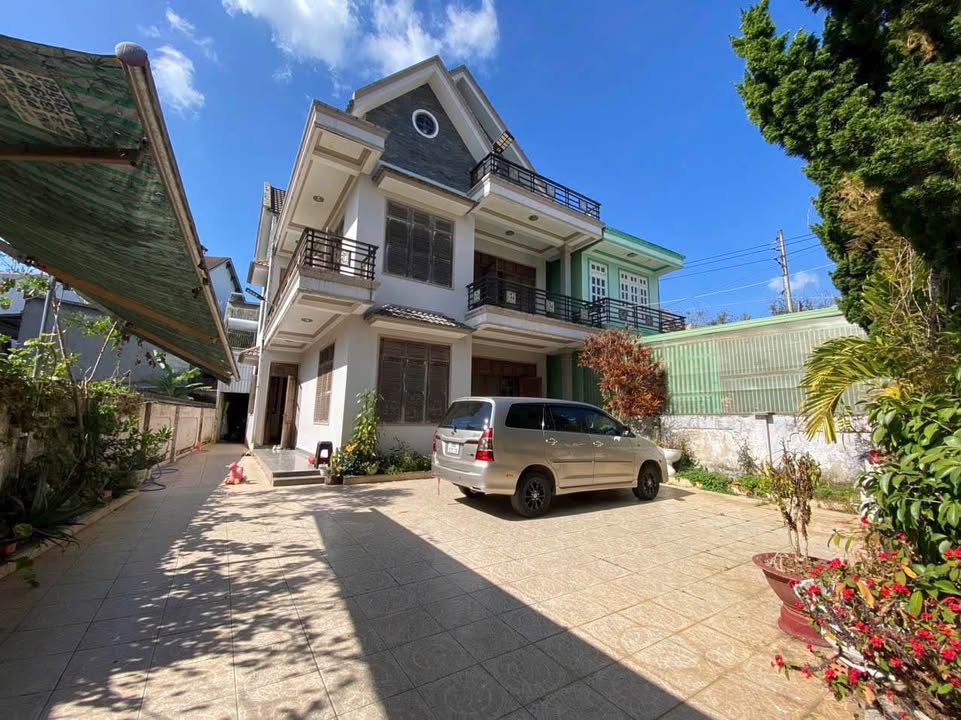 Biệt thự mặt tiền Trương Văn Hoàn, Đà Lạt - 520m² - Giá 22 tỷ