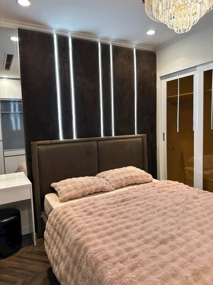 Bán Căn hộ Park 6 Times City 83m² - 9 Tỷ - Ban công dài, Phòng khách rộng