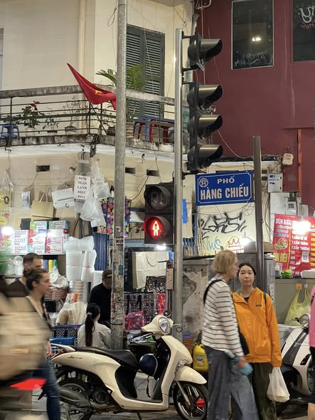 Nhà phố Kinh doanh Mặt phố Hàng Chiếu - 18m² - 155 tỷ - Dòng tiền 500tr/năm