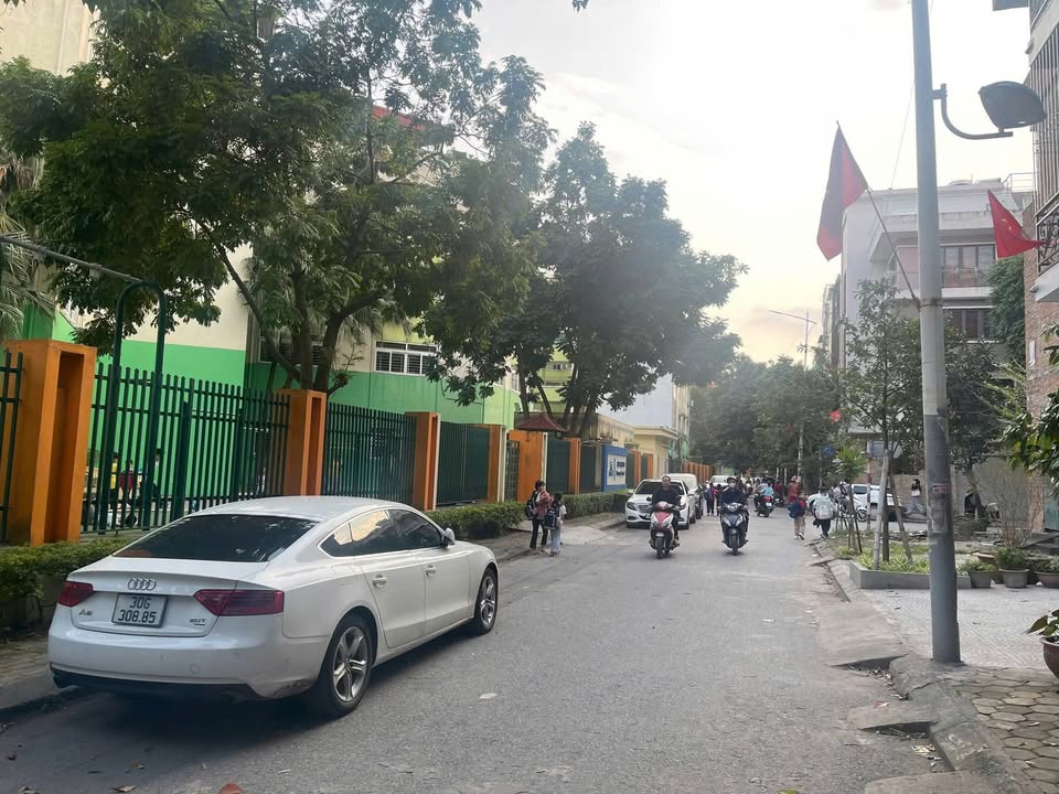 Nhà KĐT Văn Khê Hà Đông 82.5m² 5 Tầng - Giảm Sâu 2 Tỷ, Ở/Văn Phòng/Dòng Tiền