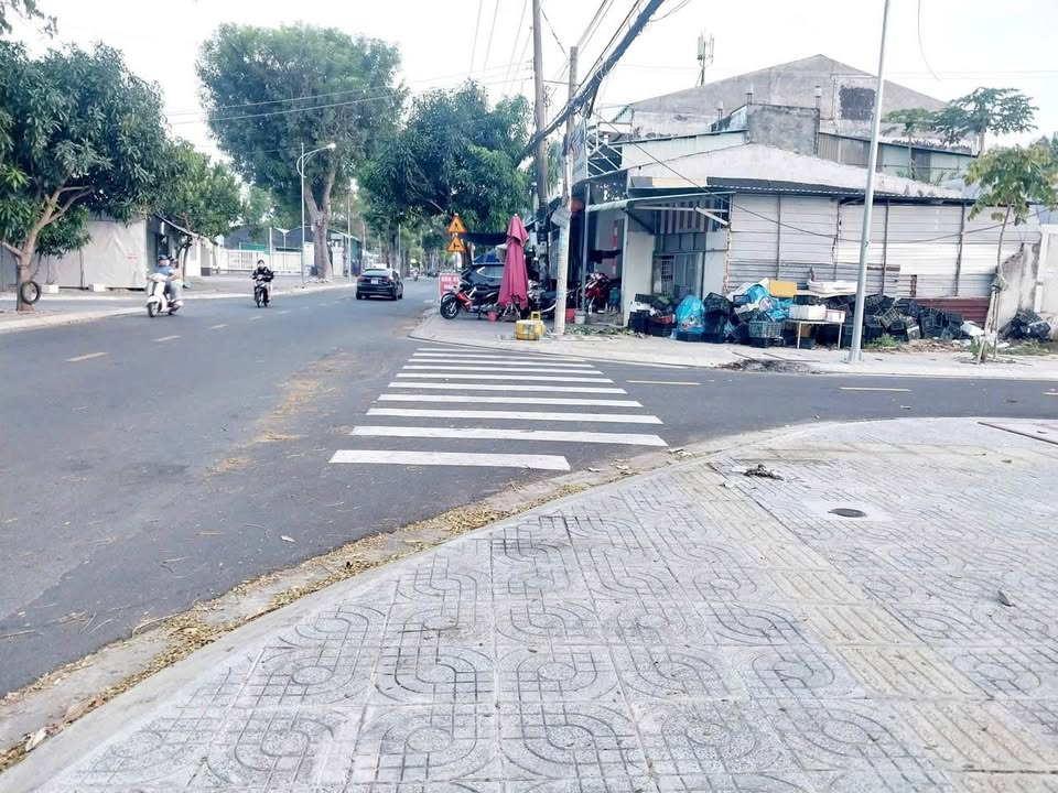 Bán Gấp Lô Góc 2 Mặt Tiền Phạm Ngọc Thạch, Bà Rịa - 207m²