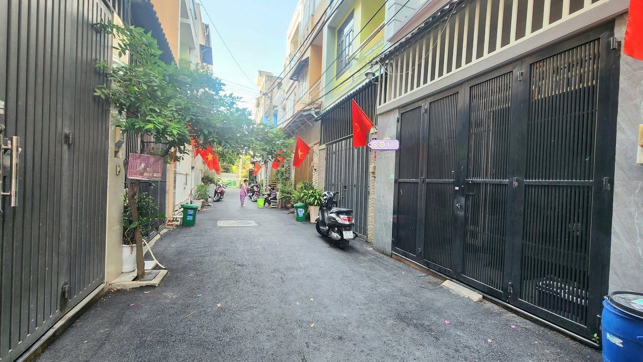 Nhà 3 Tầng Linh Đông 50.1m² Giá 7 Tỷ - Ô Tô Đỗ Cửa, Hướng Đông Nam