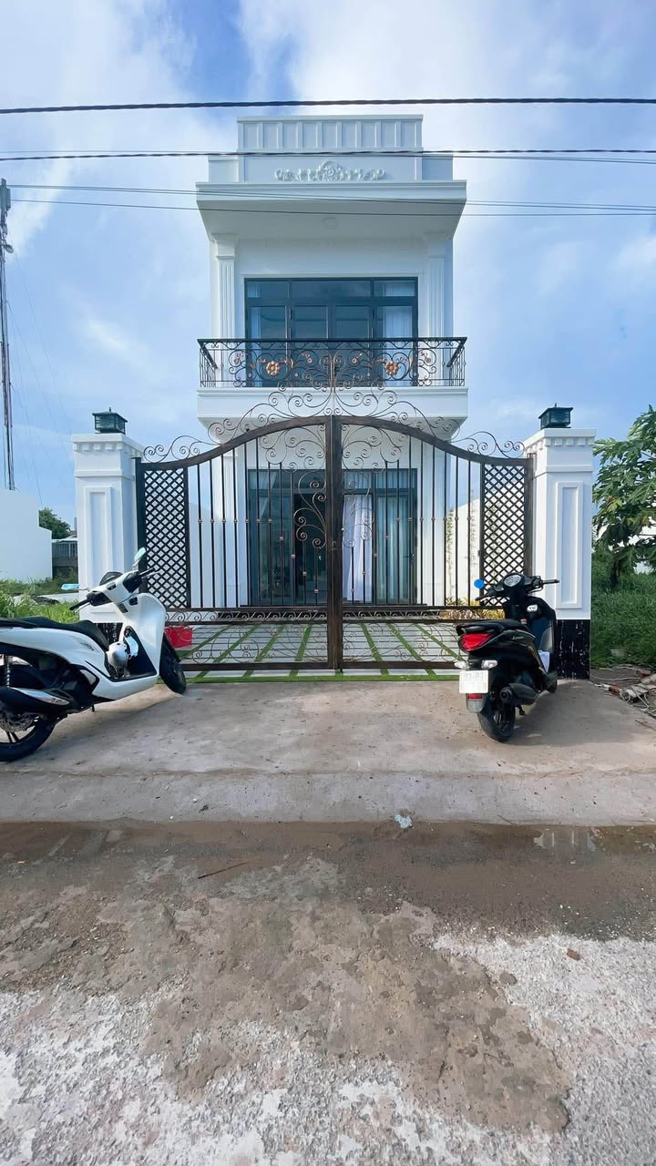 Nhà Hẻm 8m Lê Hồng Phong, Sóc Trăng - 4PN, Sân Oto, Giá 6 Triệu