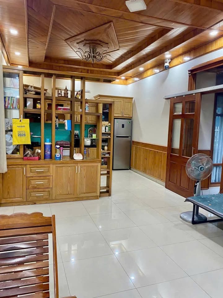 Nhà Mái Thái Đức Trọng 300m² - View Hồ Nam Sơn, Giá Tốt 8.2 Tỷ