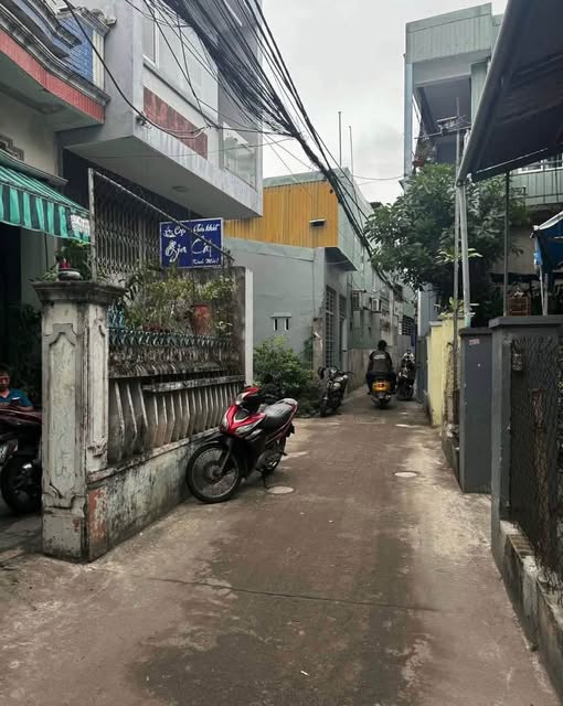 Nhà Hẻm Trần Hưng Đạo, Bình Định - 85m² Giá 2.55 Tỷ, Sổ Đỏ Vuông Vức