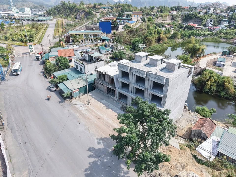 Nhà Phố 5 Tầng Thang Máy Mặt Tiền Hạ Long - Kinh Doanh Đắc Lộc