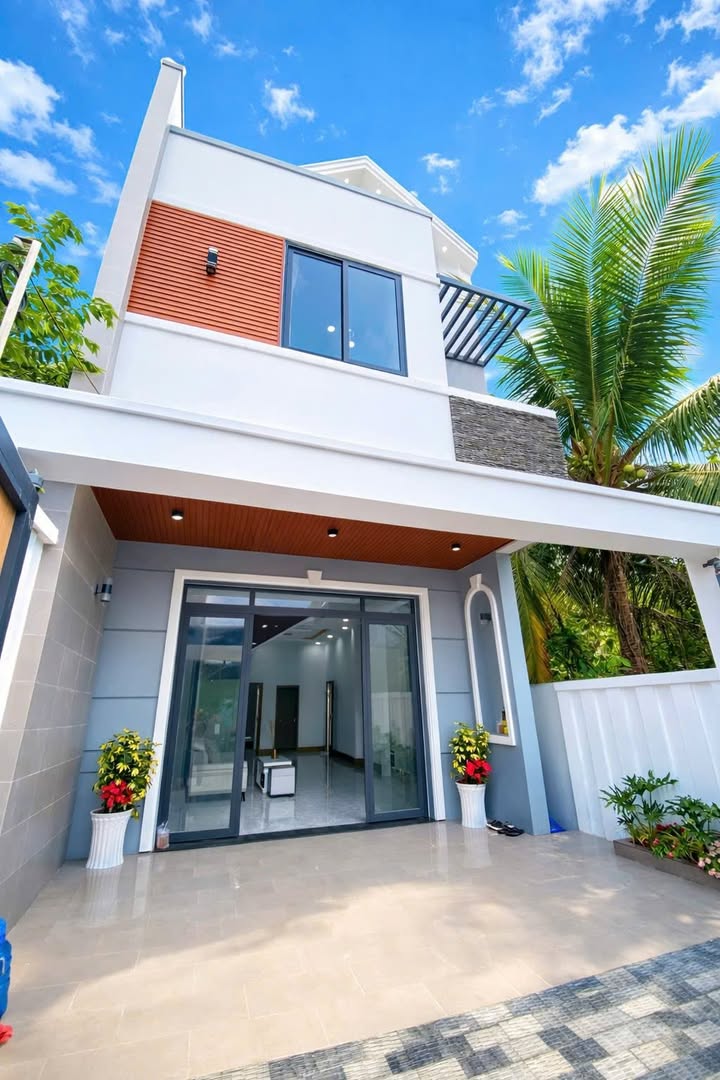 Nhà Lầu 93.6m² Mặt Tiền HL94, Mỹ Tho - Sổ Hồng Sẵn, Giá 2.2 Tỷ