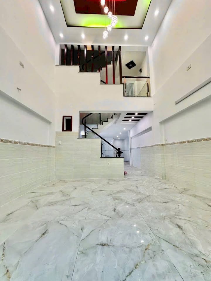 Nhà Cho Thuê 90m² Hẻm Xe Tải Đường Lê Đình Cẩn, Bình Tân - 3PN