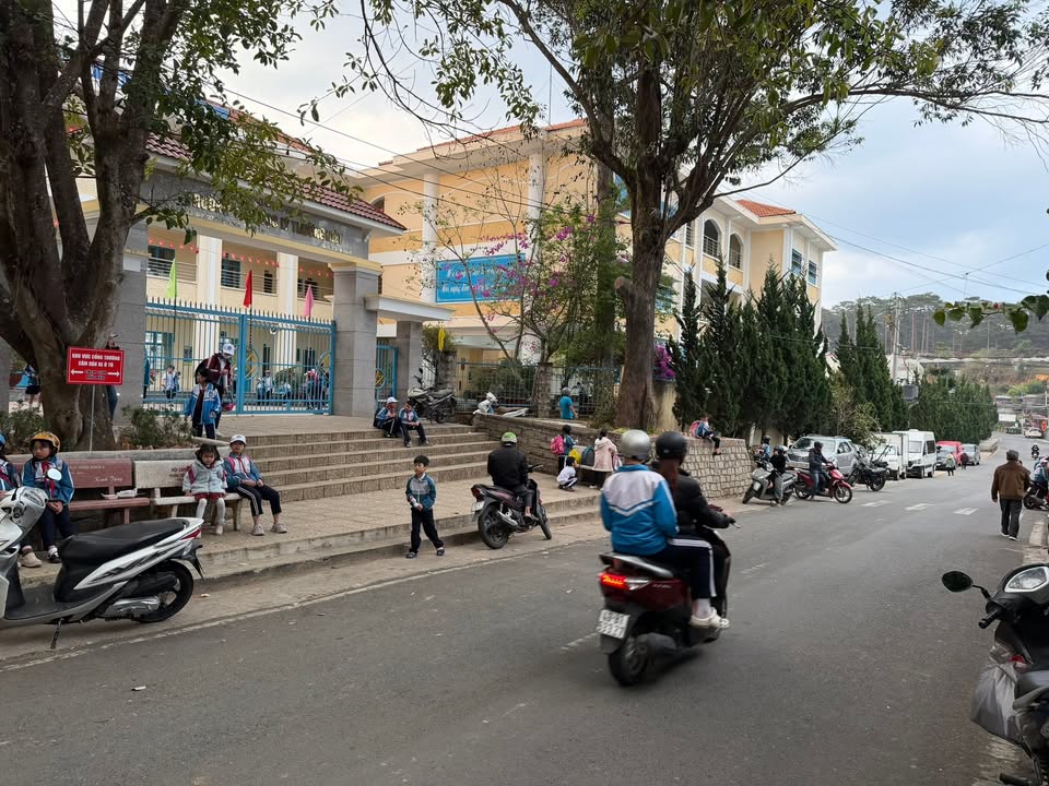 Bán Gấp Villa Đà Lạt 277m² - 7PN, View Hồ, Giá 15 Tỷ