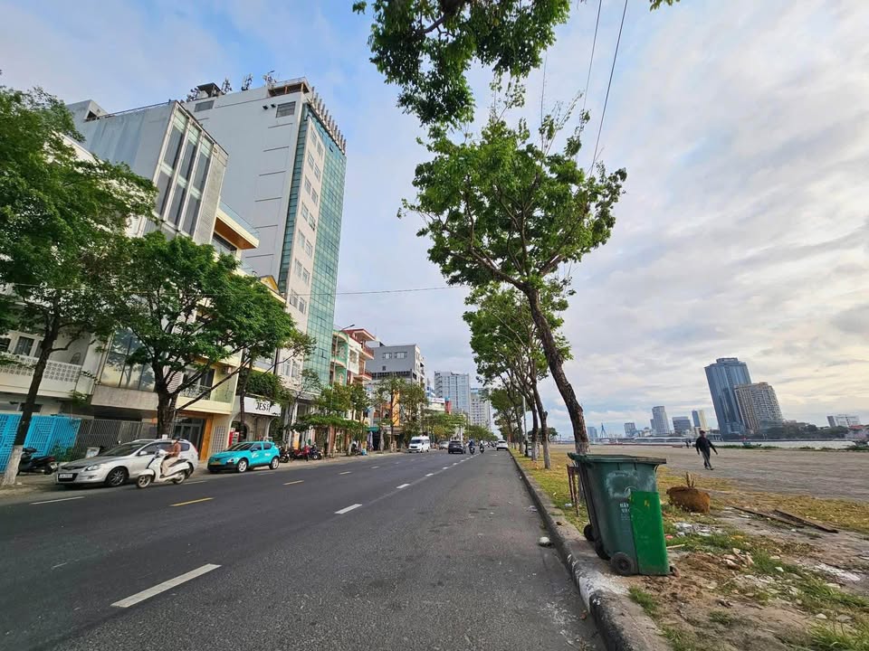 Nhà Mặt Tiền Trần Hưng Đạo Đà Nẵng - 100m², 7PN, View Sông Hàn 30 Tỷ