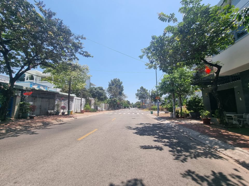 Bán Đất Mặt Tiền Lê Long Vân, Bà Rịa - 83.5m² Thổ Cư, Kinh Doanh Sầm Uất