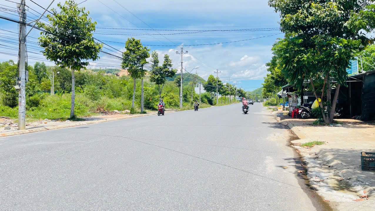 Đất Nền Mặt Tiền Phong Châu, Nha Trang - 75m² Sổ Hồng, Giá 5.4 Tỷ