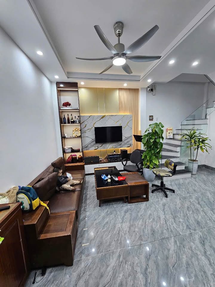 Nhà 3 Tầng Mặt Ngõ Nguyễn Danh Đới, Thái Bình - Sẵn Sàng Về Ở Ngay!