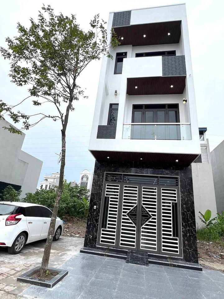 Nhà Mặt Tiền Ngô Thế Vinh, Nam Định - 64m², 3 Tầng, Giá 4.68 Tỷ