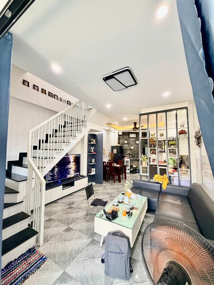 Nhà 2 Tầng Kiệt Oto Phan Bội Châu - Sổ Hồng 55m² - Giá 2.x Tỷ