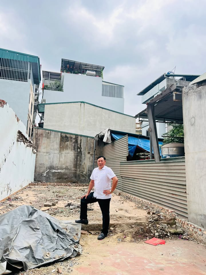 Bán đất Long Biên 50m² - Ô tô vào tận đất, giá 10 tỷ