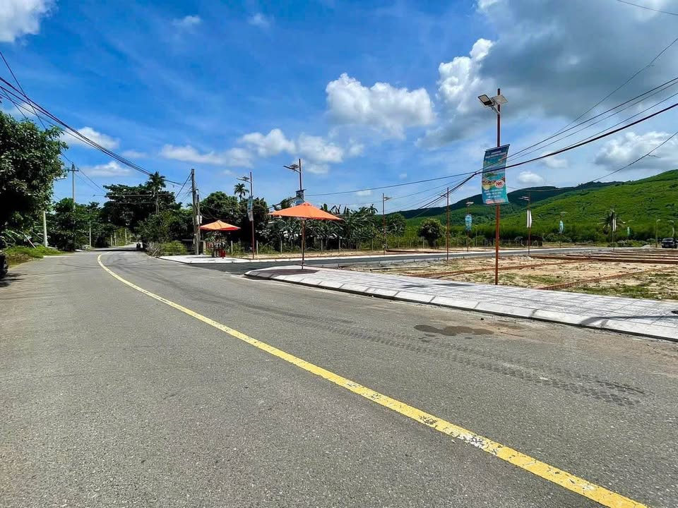 Đất Vàng Mặt Tiền DH8, Hòa Tiến, Đà Nẵng - 120m² Sổ Sẵn, Giá Đầu Tư 1.6 Tỷ