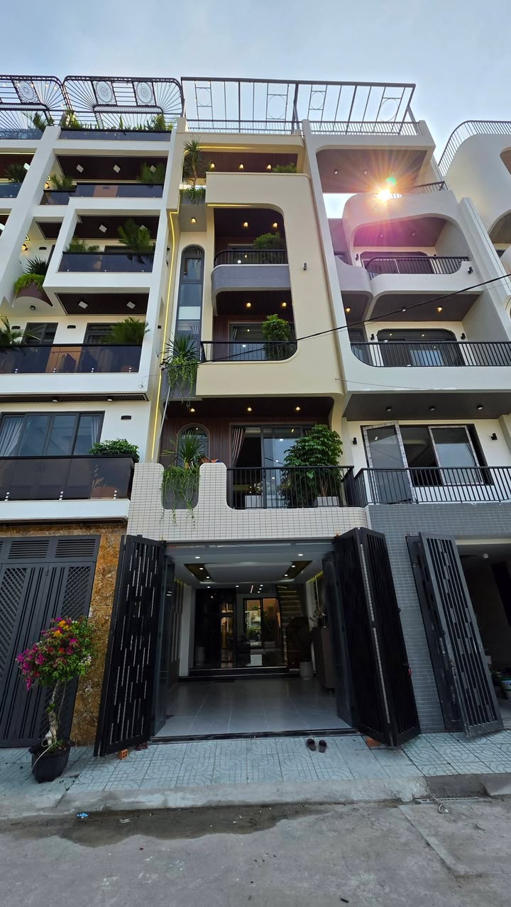 Nhà Phố Luxury Q12 - 4.3x18m, 5 Tầng - Sổ Hồng Riêng