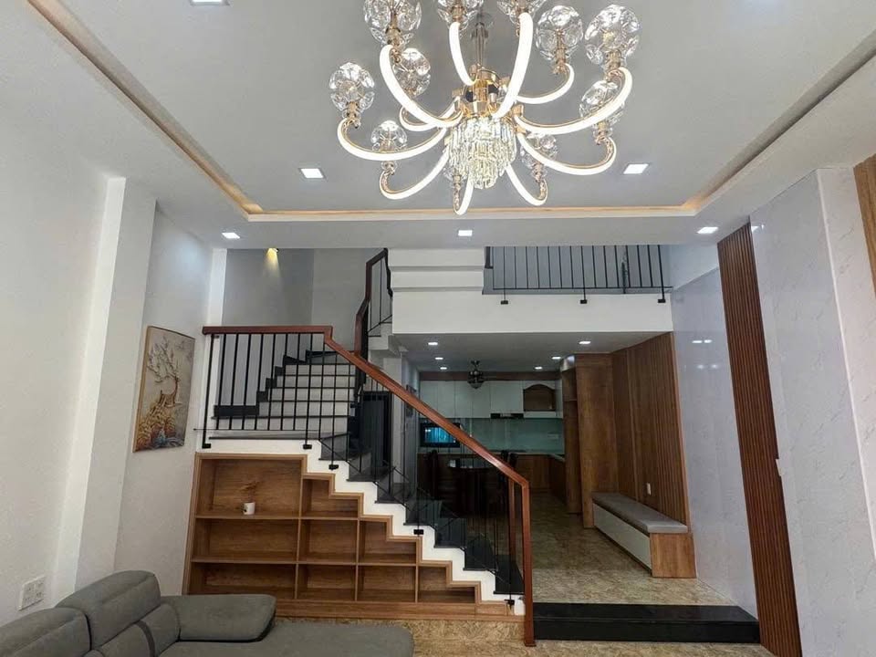 Nhà 3 Tầng Nguyễn Tất Thành 65m² Giá 7.7 Tỷ - Sát Biển, Ô Tô Vào Nhà