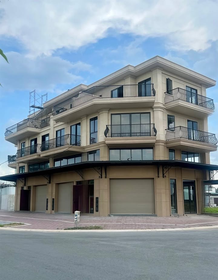 Nhà Phố Kinh Doanh Mặt Tiền Đường D2, Cần Thơ - Giá Tốt, Khai Thác Kép