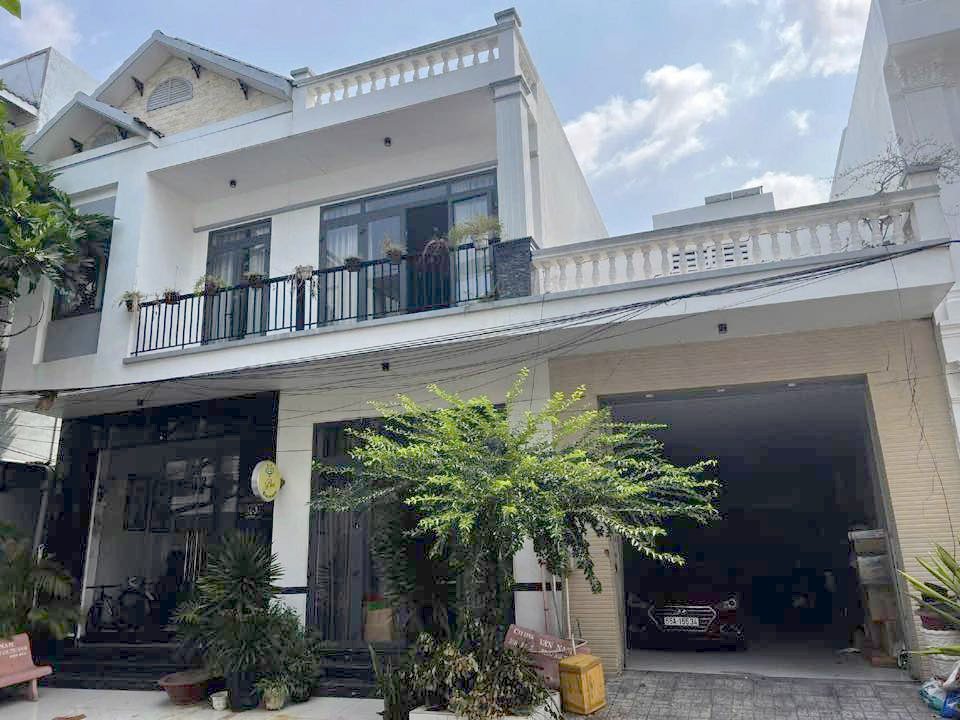 Nhà Trệt Lầu KDC Hưng Phú 1 - 648m² - Sổ Hồng ODT - Giá 14.5 Tỷ