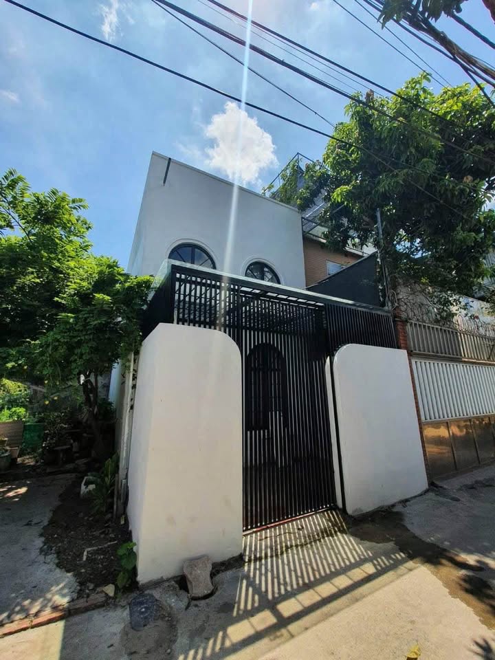 Nhà Âu Cơ - Tây Hồ 60m² 2 Tầng, Ô tô Cửa, 5.2 Tỷ - Sẵn Sàng Ở Ngay!