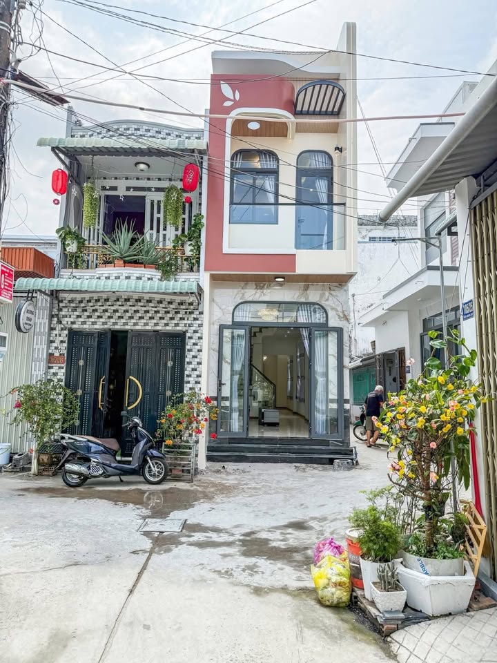 Nhà Trệt Lầu 2 Mặt Tiền Hẻm 105 Trần Quang Diệu, B. Thủy - 47m² Full Nội Thất