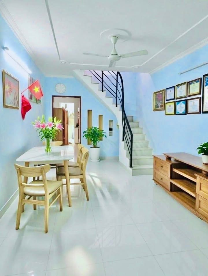 Nhà 2 Tầng Hiệp Bình Chánh, Thủ Đức - 37m² Sổ Hồng Riêng, Giá Tốt