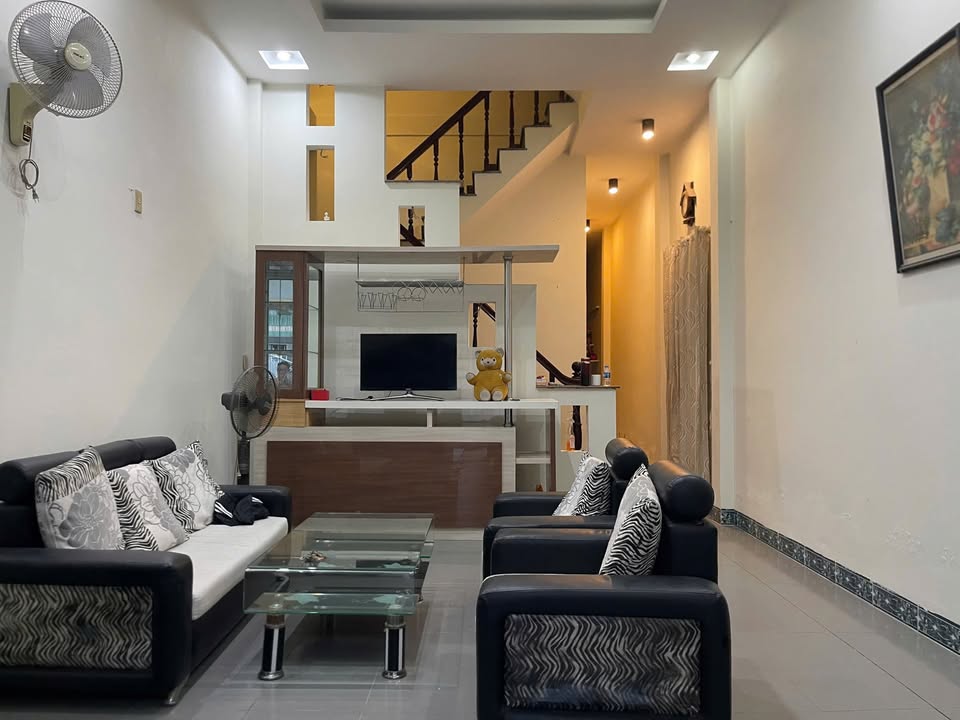 Nhà 3 Tầng Kiệt Ô Tô Ngô Thế Lân, Huế - 100m², 6PN, 9 Triệu/Tháng