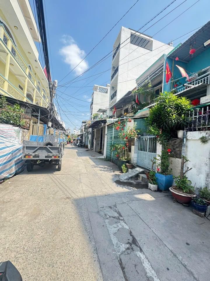 Nhà 76m² Quận 8 - 4PN, 2 Lầu, Sổ Hồng Riêng, Giá 8.9 Tỷ