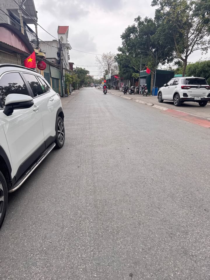 Đất nền Đông Hưng 100m² - Vị trí kinh doanh đắc địa, giá hơn tỷ