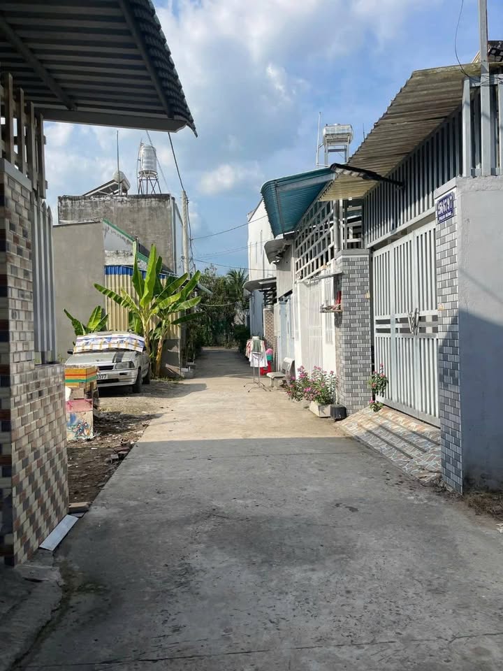 Nhà Mới Xây 1.05 Tỷ, Hướng Tây, Gần KCN Mỹ Tho - Sẵn Sàng Đón Chủ Mới