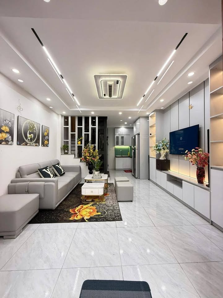 Nhà 6 Tầng Thang Máy Giải Phóng, Hoàng Mai - Ô Tô Đỗ Cửa, Giá 8.68 Tỷ