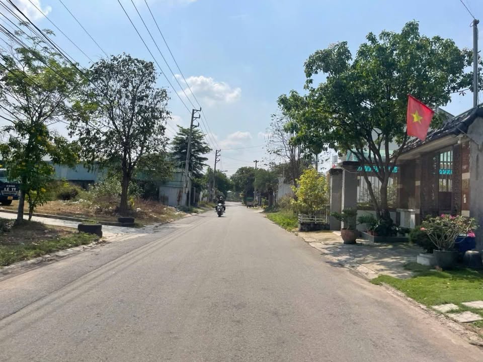 Đất Vườn Phú Mỹ - 660m² Thổ Cư Sẵn, Giá 8.3 Tỷ - Sổ Hồng Rõ Ràng