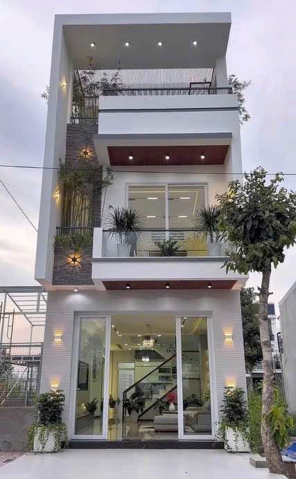 Nhà 3 Tầng 210m² KCN Nam Tân Uyên - Giá 2.3 Tỷ - Sẵn Sàng Ở Ngay