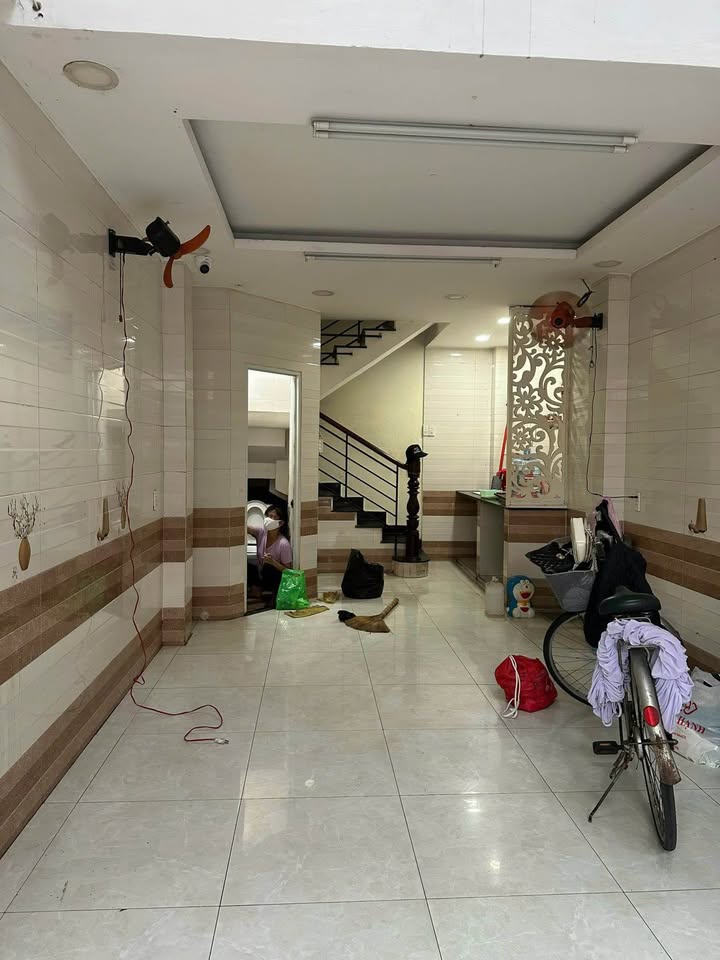 Nhà Mặt Tiền Đoàn Văn Bơ Quận 4 - 5 Tầng, 3PN, Sổ Hồng Riêng