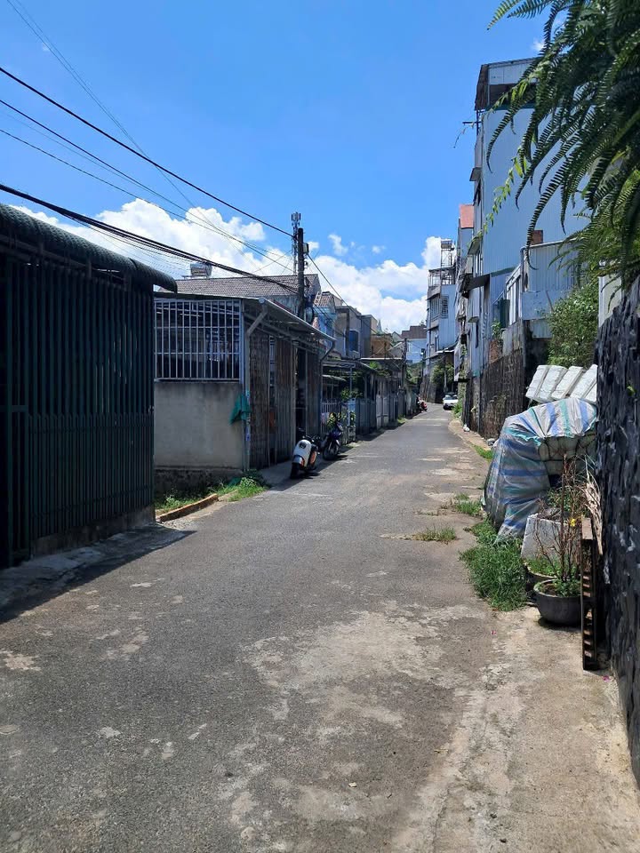 Bán Đất Tặng Nhà Hẻm Lý Tự Trọng Đà Lạt - 96m² Giá 2.2 Tỷ, Hoàn Công