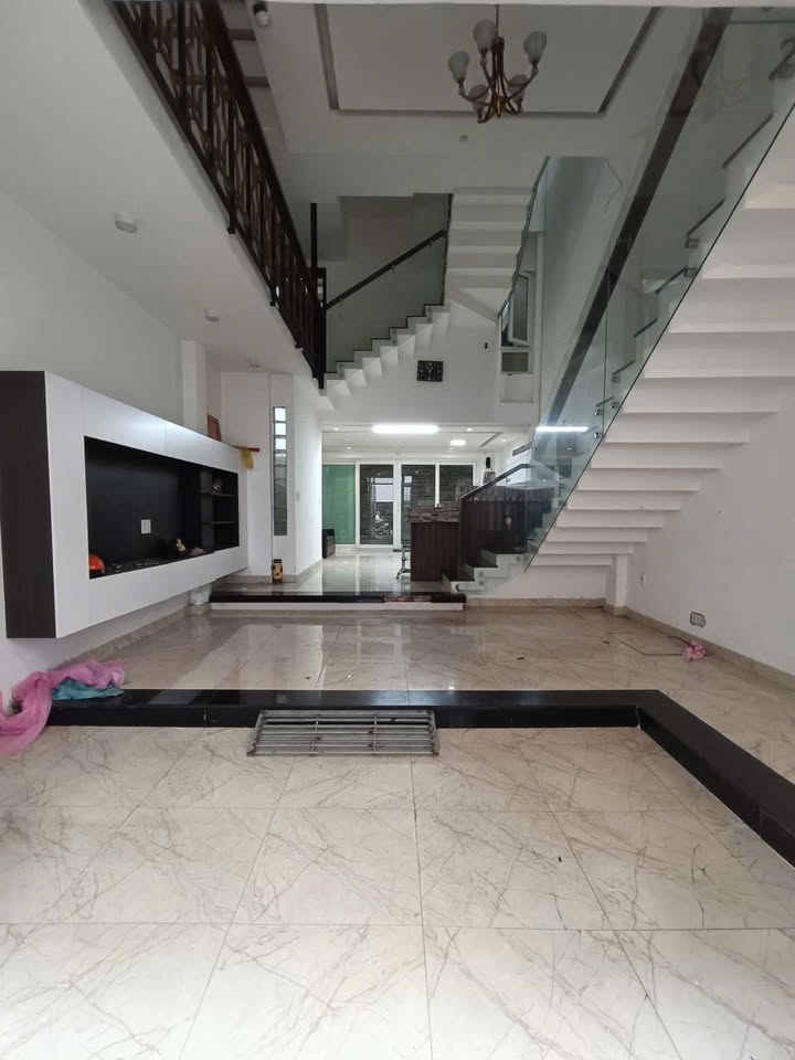 Nhà Nguyên Căn 5PN Tân Phú - Hẻm Xe Hơi 19 Triệu/Tháng