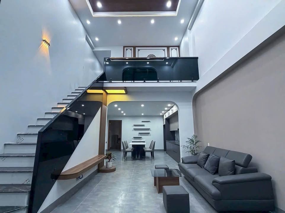 Nhà 2 Tầng Phùng Chí Kiên 100m² - Sổ Đỏ Chính Chủ, Giá 3.3 Tỷ