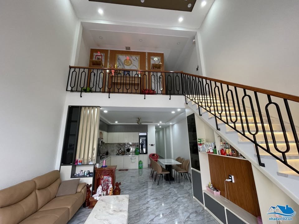 Nhà Trệt Lửng Đường Văn Lang, An Giang - 100m² Hướng Đông, Giá 2.69 Tỷ