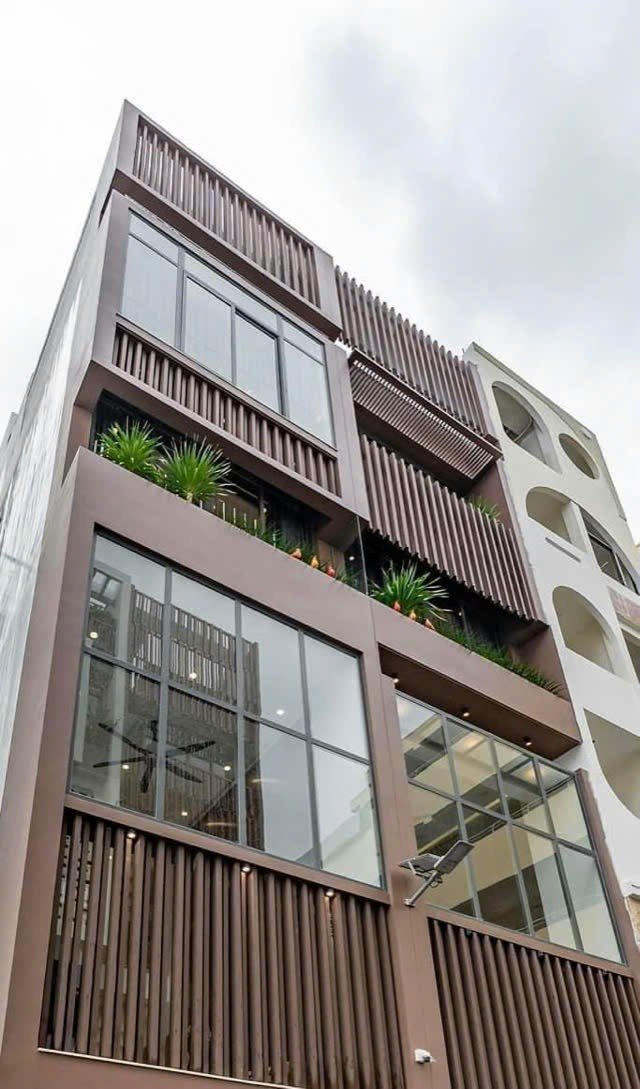 Nhà Mặt Tiền Hẻm Xe Hơi 100m² Lê Văn Lương, Quận 7 - Giá 7.8 Tỷ