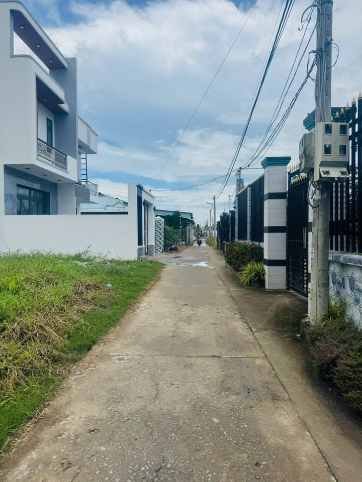 Nhà Cấp 4 Mỹ Lộc, Cần Giuộc - 155m² Thổ Cư, Sổ Hồng Riêng, Giá 2.1 Tỷ