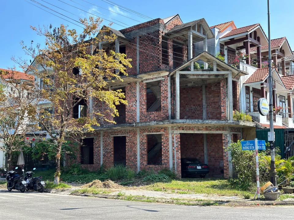 Nhà Thô 3 Tầng Lô Góc Mỹ Thượng 166m² - View Hồ Sen Mát Mẻ