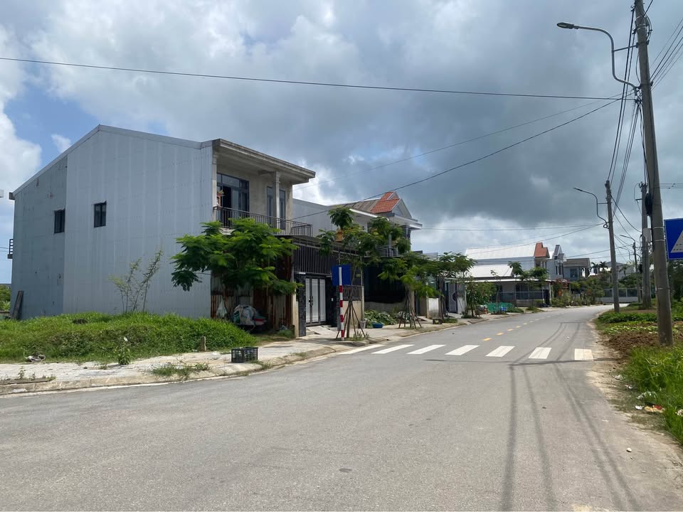 Nhà Mặt Tiền Nguyễn Cửu Vân, Huế - View Sông 215.8m² - Giá Tốt